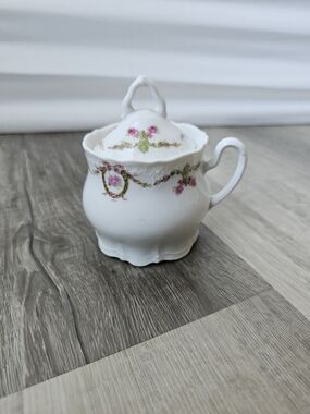 Porcelain Covered Sugar Bowl with Pink Rose Garland